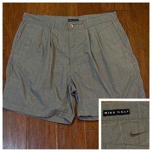Men’s‎ Vintage Nike Golf 100% Cotton Grey/White Pleated 4-Pocket Shorts 38 Waist